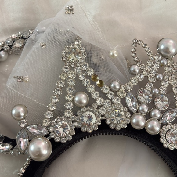 Vera Wang x Disney Minnie Mouse Ears Tiara Headband - Picture 4 of 9